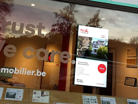Ecran Vitrine agence immobilière affichage dynamique TAPTAP