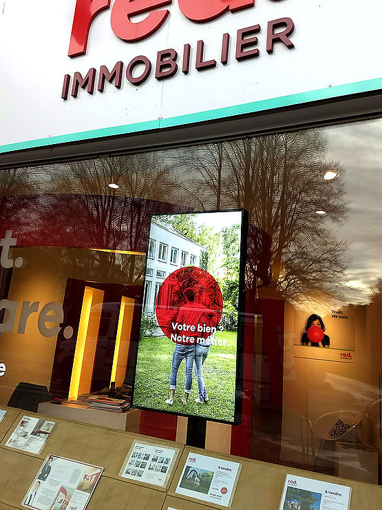 Ecran Vitrine agence immobilière affichage dynamique TAPTAP