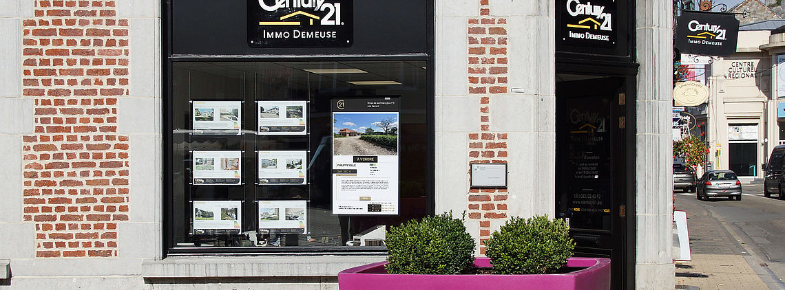Affichage Dynamique Vitrine pour agence Immobilière TAPTAP Interactive Retail Solution